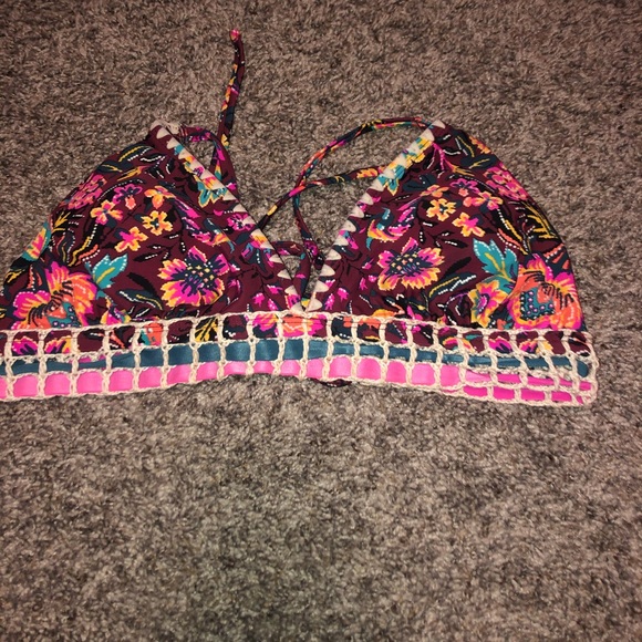 Bikini - Picture 1 of 3